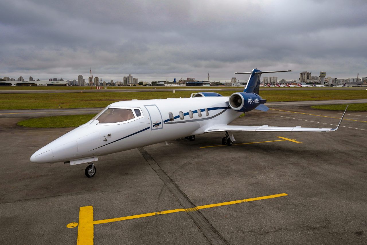 Velocidade e alcance para viagens executivas sem escalas.