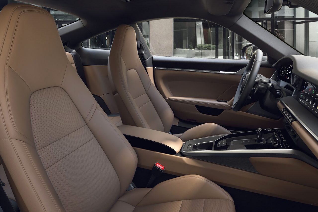 Grupo 002 (Porsche 911 Carrera e Porsche Taycan 4S)