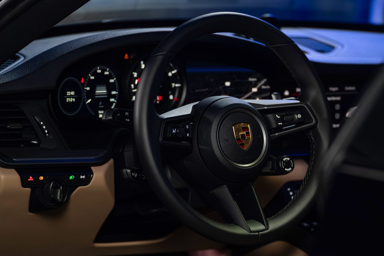 Grupo 002 (Porsche 911 Carrera e Porsche Taycan 4S)