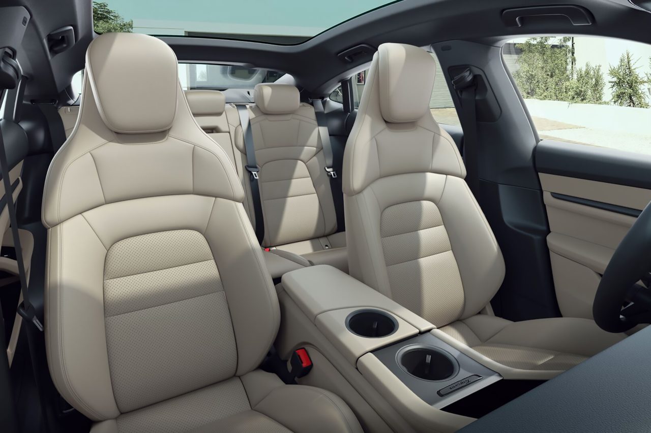 Grupo 002 (Porsche 911 Carrera e Porsche Taycan 4S)